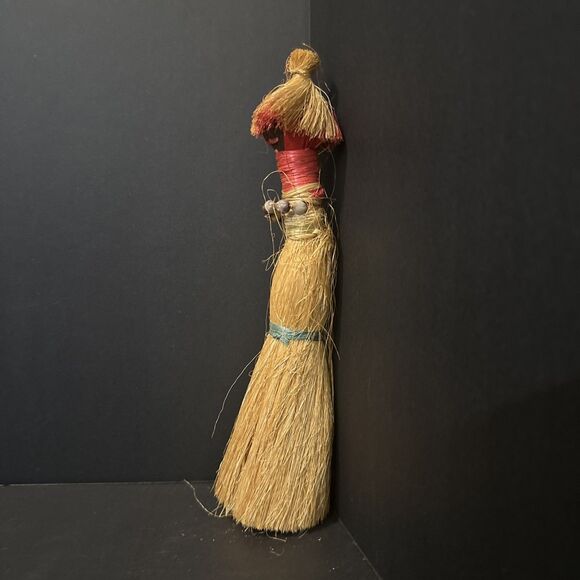 Vintage African Broom Doll Souvenir - Picture 2 of 5